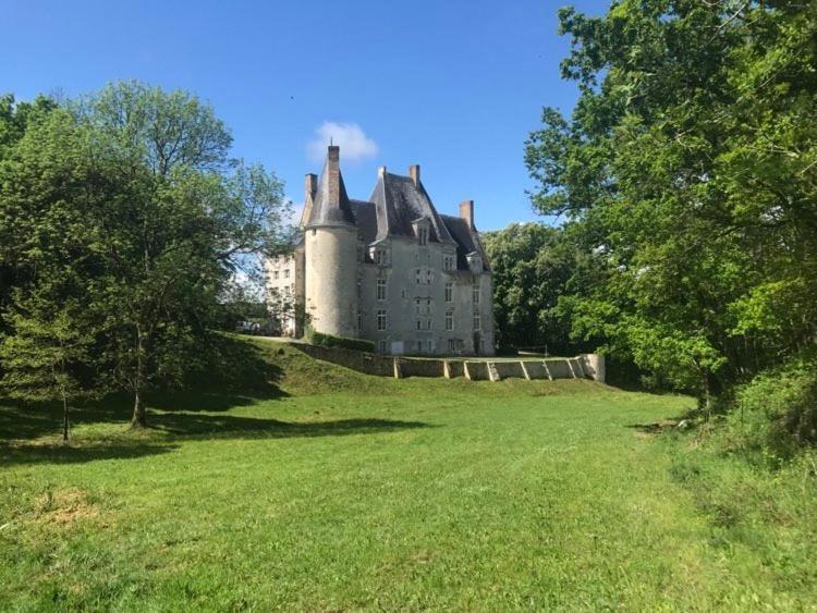 Chateau De La Lucaziere Mont-Saint-Jean  Exteriér fotografie