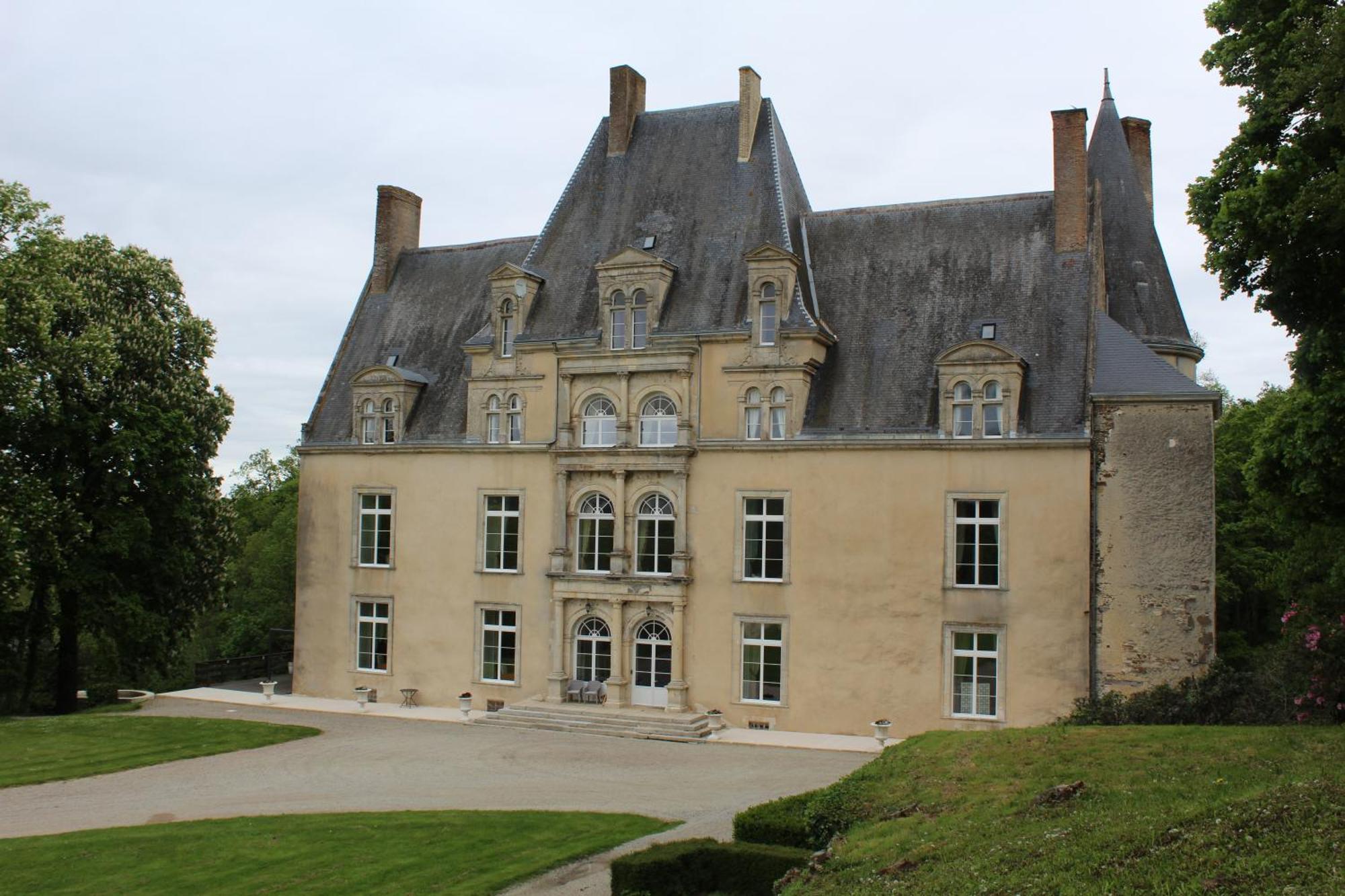 Chateau De La Lucaziere Mont-Saint-Jean  Exteriér fotografie