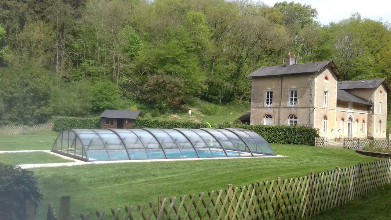 Chateau De La Lucaziere Mont-Saint-Jean  Exteriér fotografie