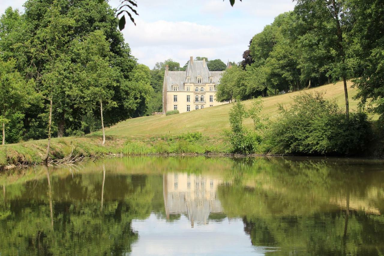 Chateau De La Lucaziere Mont-Saint-Jean  Exteriér fotografie