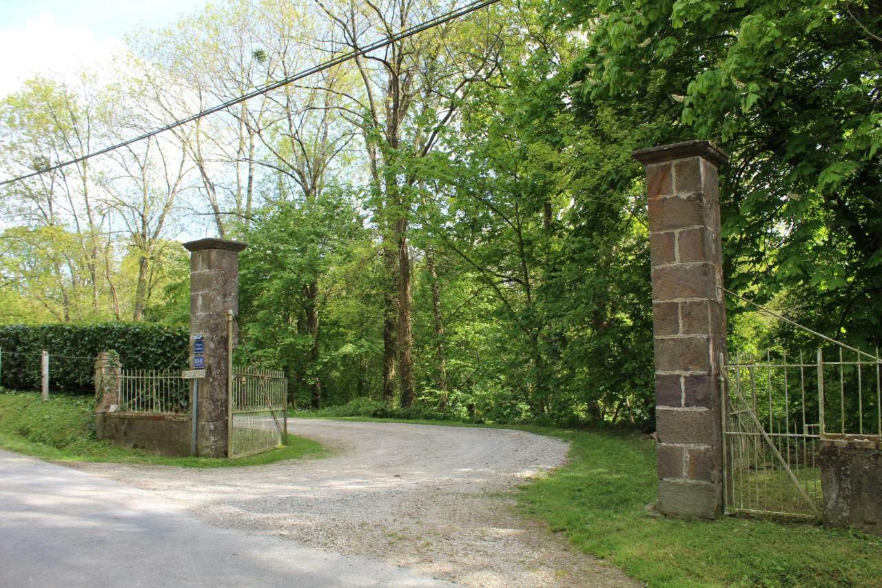 Chateau De La Lucaziere Mont-Saint-Jean  Exteriér fotografie